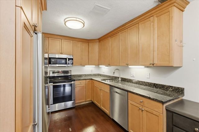 360 Neponset Street 702, Canton, MA 02021