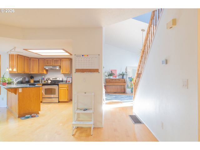9436 Sw WOOD Pkwy, Portland, OR 97219