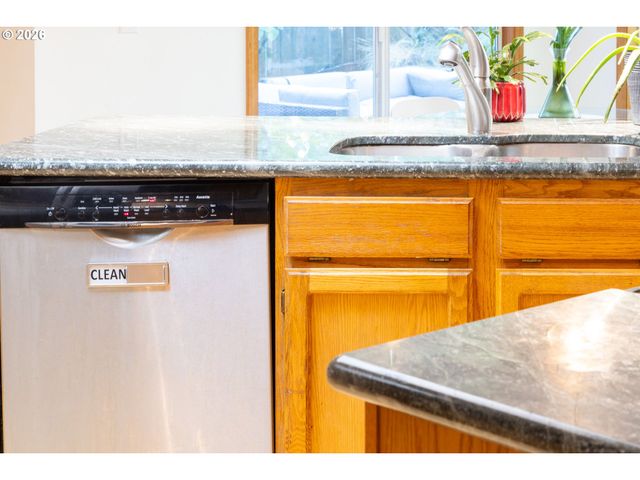 9436 Sw WOOD Pkwy, Portland, OR 97219