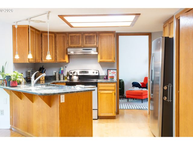 9436 Sw WOOD Pkwy, Portland, OR 97219