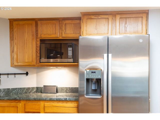 9436 Sw WOOD Pkwy, Portland, OR 97219