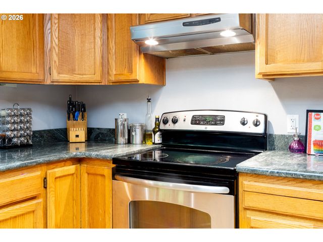 9436 Sw WOOD Pkwy, Portland, OR 97219