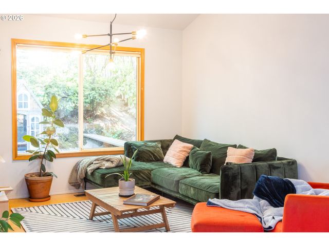 9436 Sw WOOD Pkwy, Portland, OR 97219
