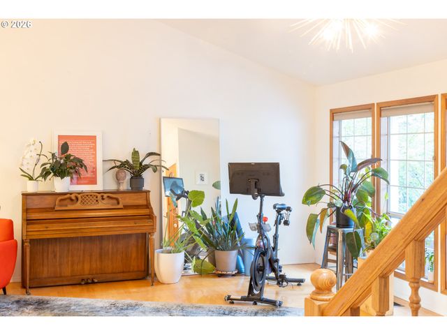 9436 Sw WOOD Pkwy, Portland, OR 97219