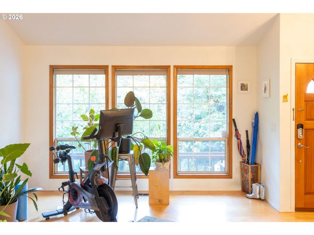 9436 Sw WOOD Pkwy, Portland, OR 97219