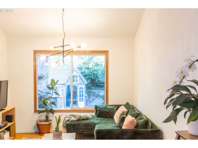9436 Sw WOOD Pkwy, Portland, OR 97219