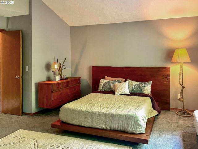 9436 Sw WOOD Pkwy, Portland, OR 97219