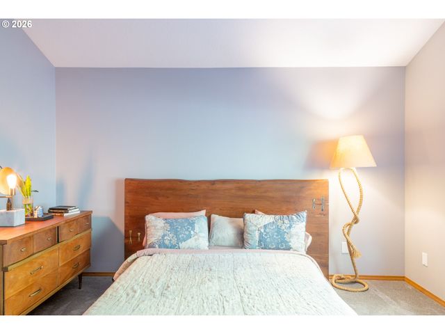 9436 Sw WOOD Pkwy, Portland, OR 97219