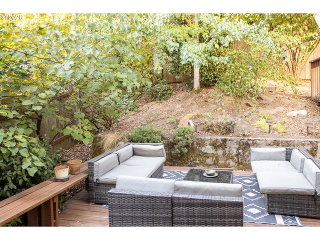 9436 Sw WOOD Pkwy, Portland, OR 97219
