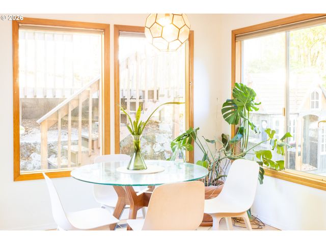 9436 Sw WOOD Pkwy, Portland, OR 97219