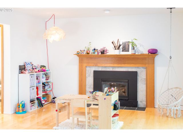 9436 Sw WOOD Pkwy, Portland, OR 97219