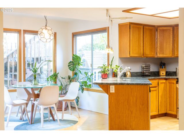 9436 Sw WOOD Pkwy, Portland, OR 97219