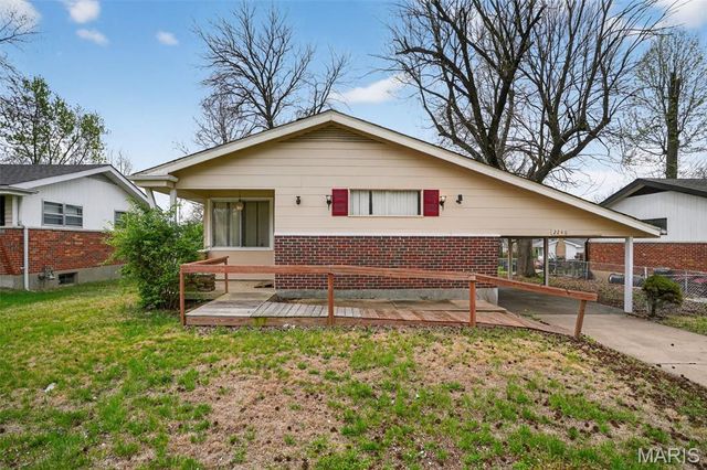 2240 Kerwin Drive, St Louis, MO 63136