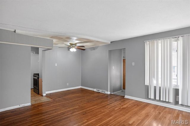 2240 Kerwin Drive, St Louis, MO 63136