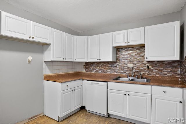 2240 Kerwin Drive, St Louis, MO 63136