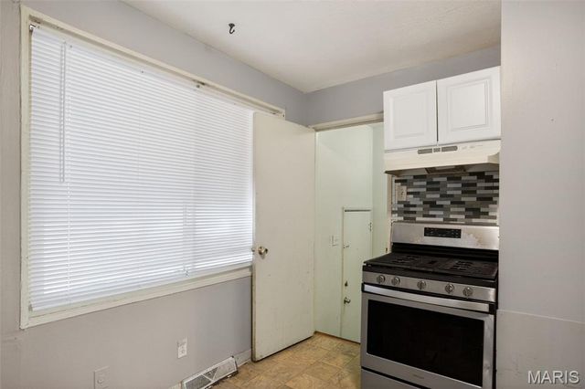 2240 Kerwin Drive, St Louis, MO 63136