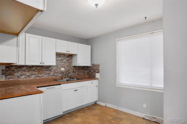 2240 Kerwin Drive, St Louis, MO 63136