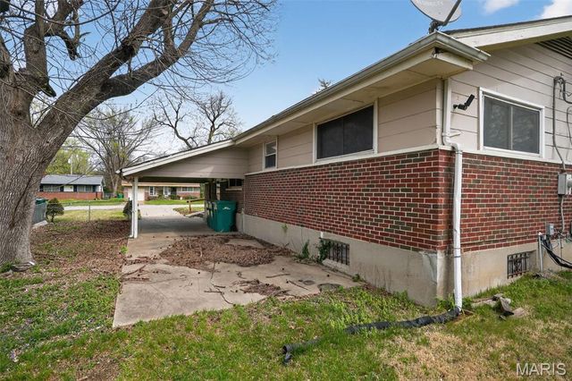 2240 Kerwin Drive, St Louis, MO 63136