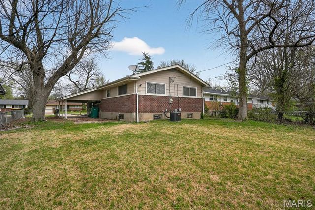 2240 Kerwin Drive, St Louis, MO 63136