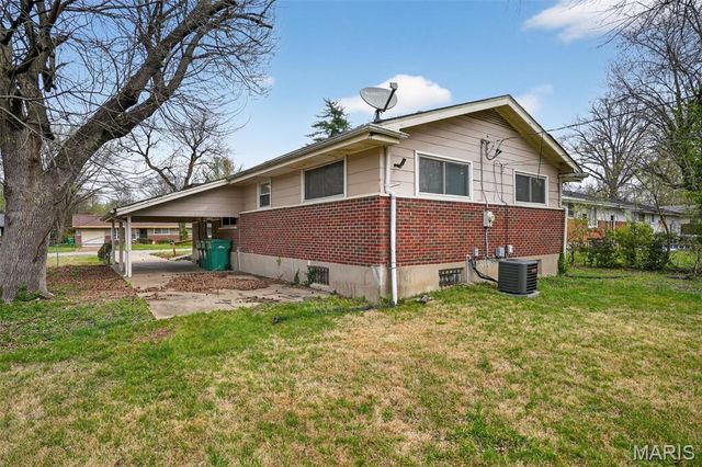 2240 Kerwin Drive, St Louis, MO 63136