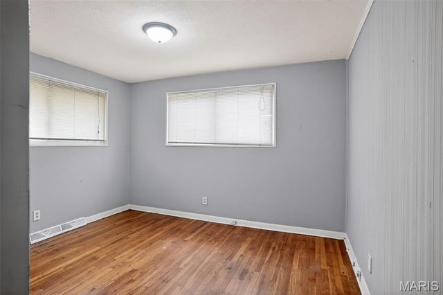 2240 Kerwin Drive, St Louis, MO 63136