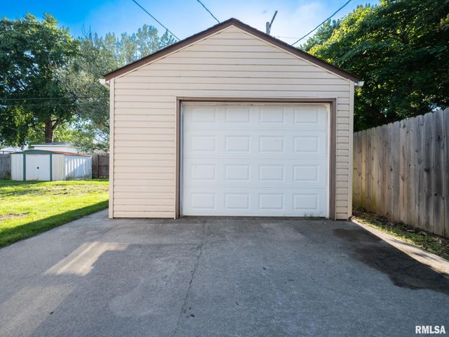 421 CAPRI Street, Pekin, IL 61554