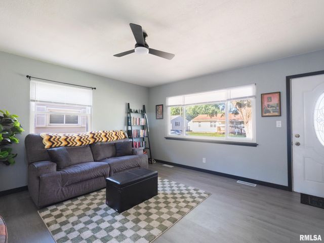 421 CAPRI Street, Pekin, IL 61554