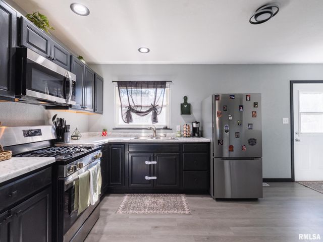 421 CAPRI Street, Pekin, IL 61554
