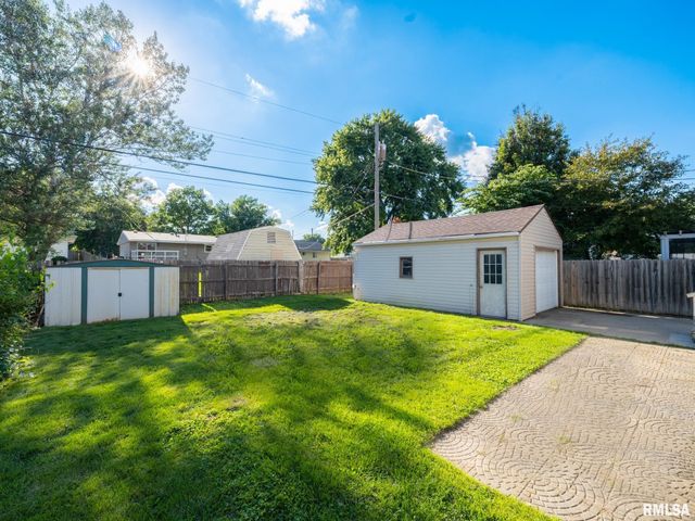 421 CAPRI Street, Pekin, IL 61554