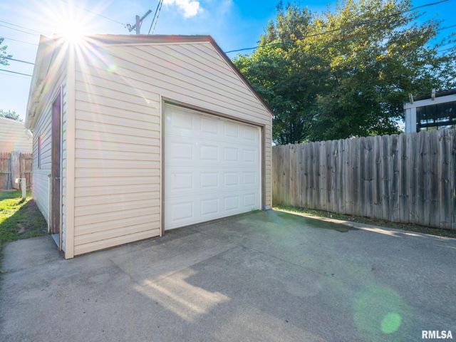 421 CAPRI Street, Pekin, IL 61554
