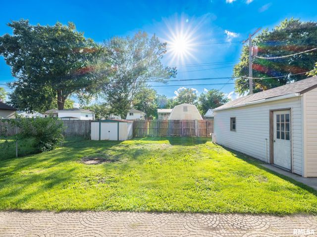 421 CAPRI Street, Pekin, IL 61554