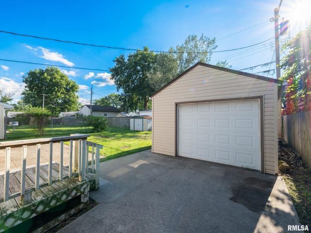 421 CAPRI Street, Pekin, IL 61554