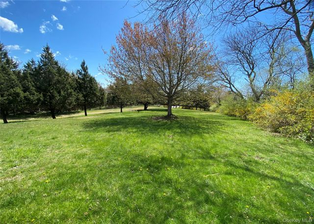 100 Sound Drive, Greenport, NY 11944