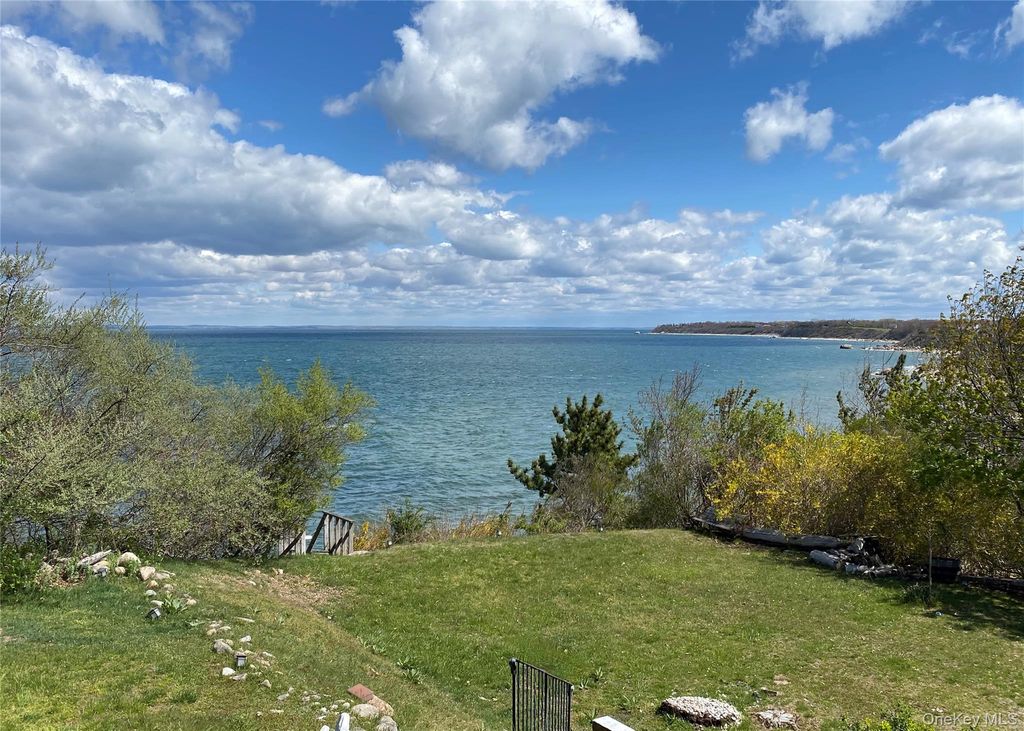 100 Sound Drive, Greenport, NY 11944