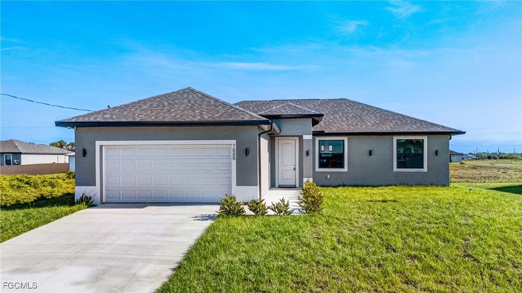 9018 W CASTLE CIR, Labelle, FL 33935