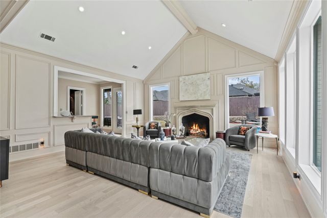 17632 Harbord Oaks Circle, Dallas, TX 75252