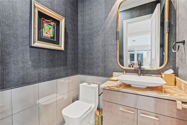 17632 Harbord Oaks Circle, Dallas, TX 75252