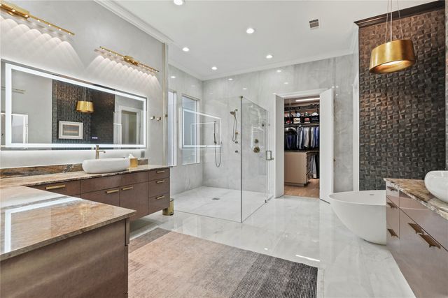 17632 Harbord Oaks Circle, Dallas, TX 75252