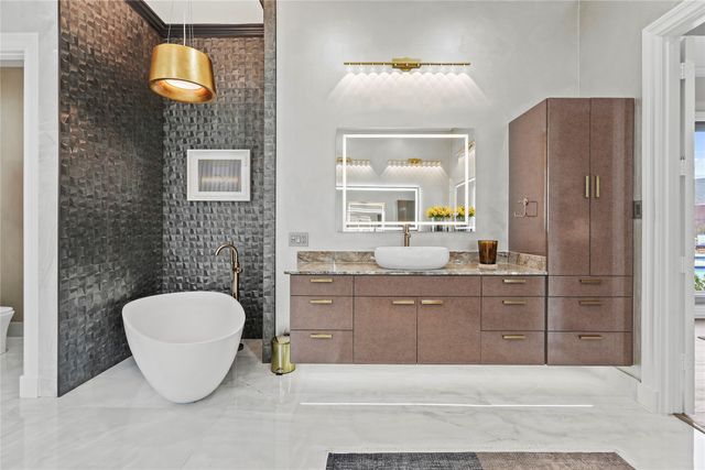 17632 Harbord Oaks Circle, Dallas, TX 75252