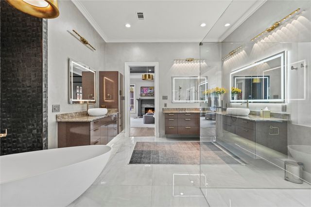 17632 Harbord Oaks Circle, Dallas, TX 75252