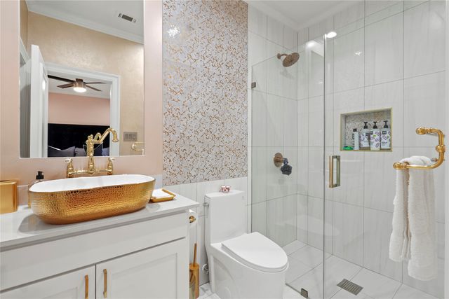 17632 Harbord Oaks Circle, Dallas, TX 75252