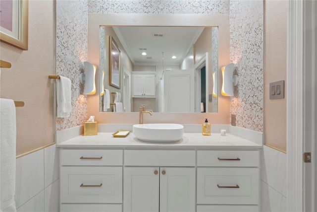 17632 Harbord Oaks Circle, Dallas, TX 75252