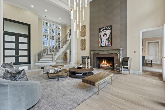 17632 Harbord Oaks Circle, Dallas, TX 75252