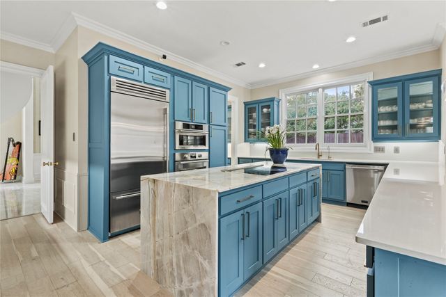 17632 Harbord Oaks Circle, Dallas, TX 75252