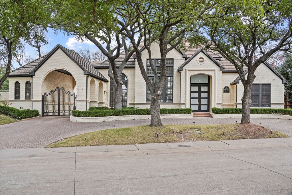 17632 Harbord Oaks Circle, Dallas, TX 75252