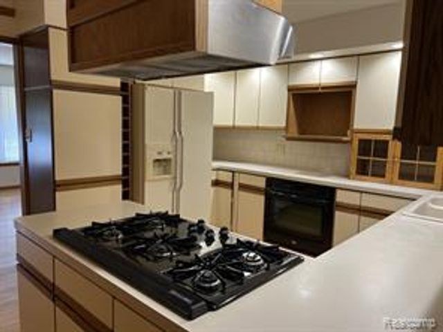 8905 Danzig Street, Livonia, MI 48150