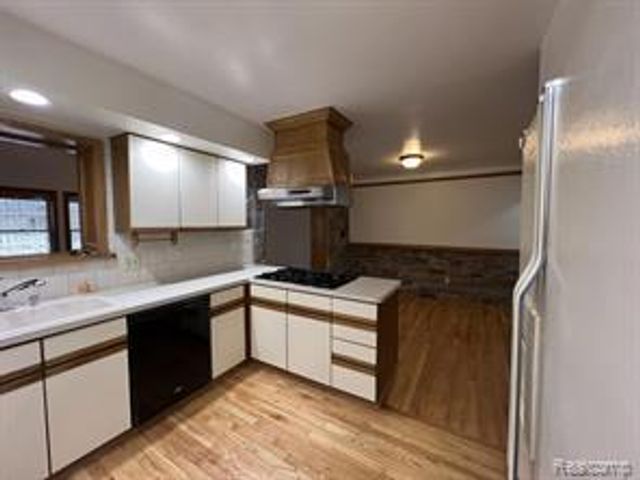 8905 Danzig Street, Livonia, MI 48150