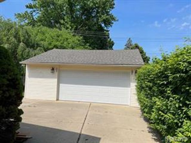 8905 Danzig Street, Livonia, MI 48150