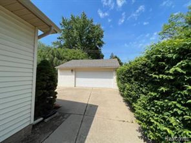 8905 Danzig Street, Livonia, MI 48150