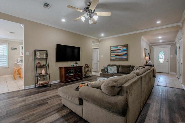 37 Emerald Drive, Maumelle, AR 72113